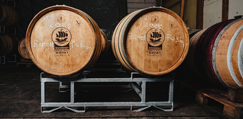 Anlieferung der Whisky-Fässer