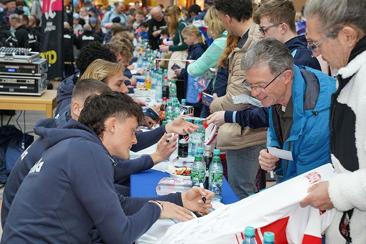 Holstein Kiel Autogrammstunde